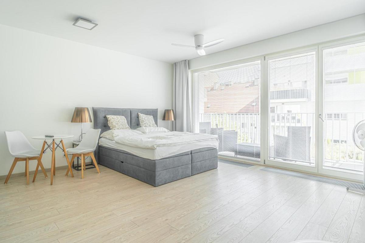 Apartment Karel With Garage Parking Prag
